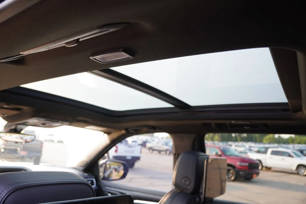 Used 2022  GMC Denali image 5