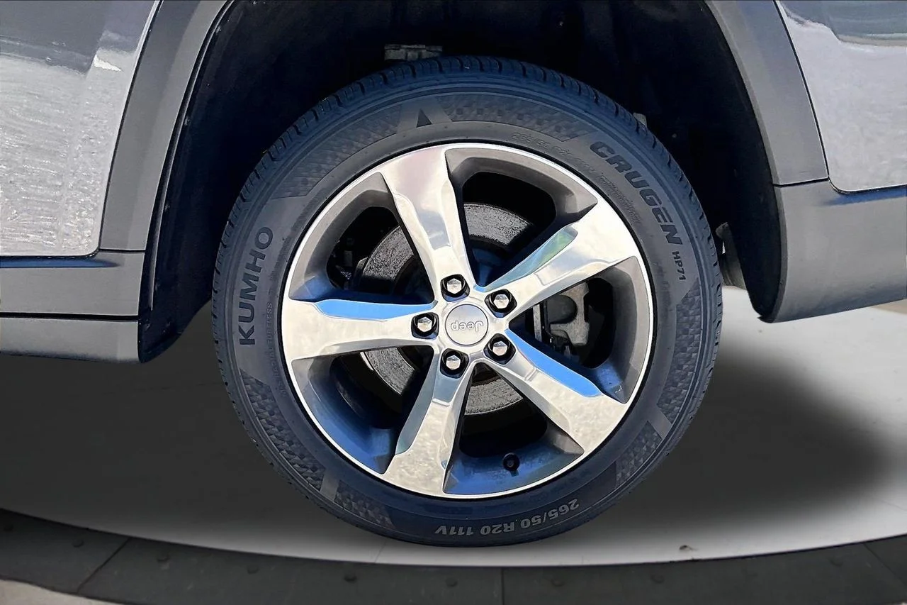 Used 2022 Gray Jeep Limited image 35