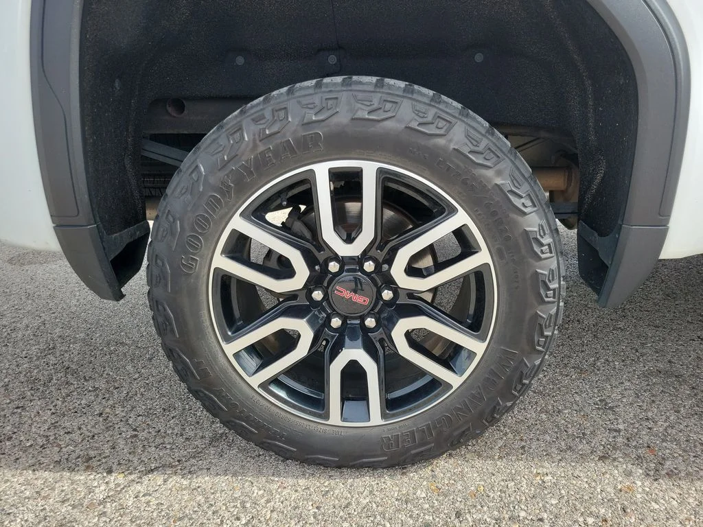 Used 2021 White GMC AT4 image 5