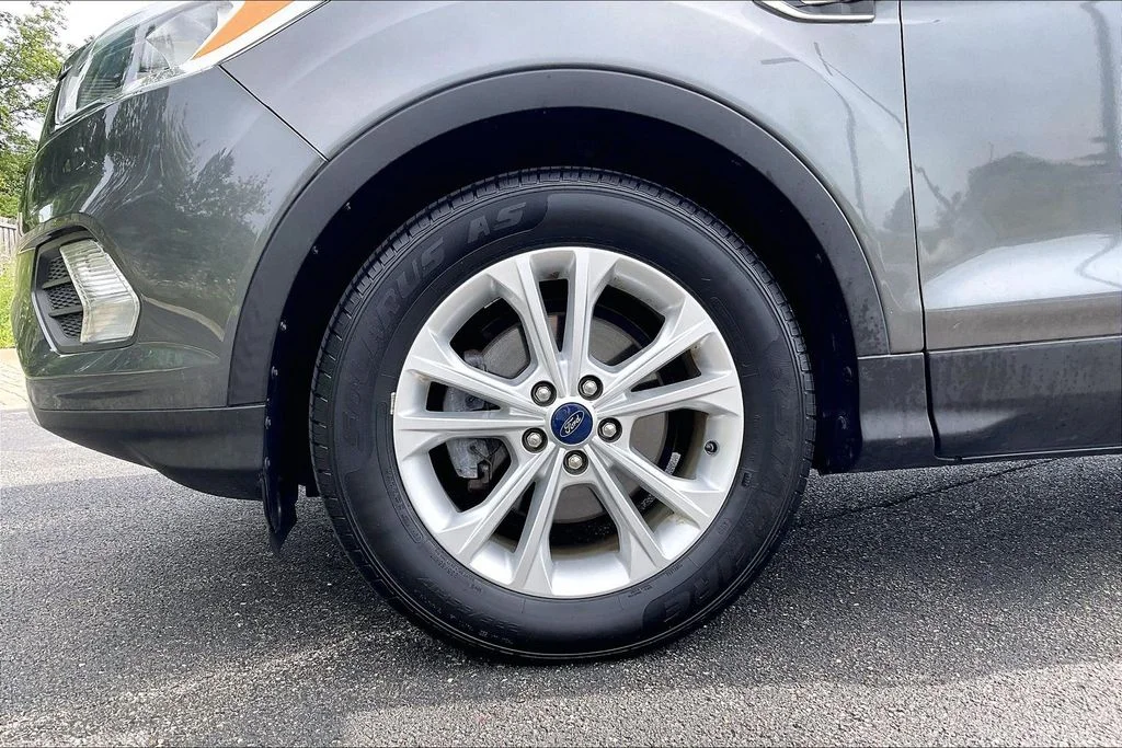 Used 2018 Gray Ford SE image 7