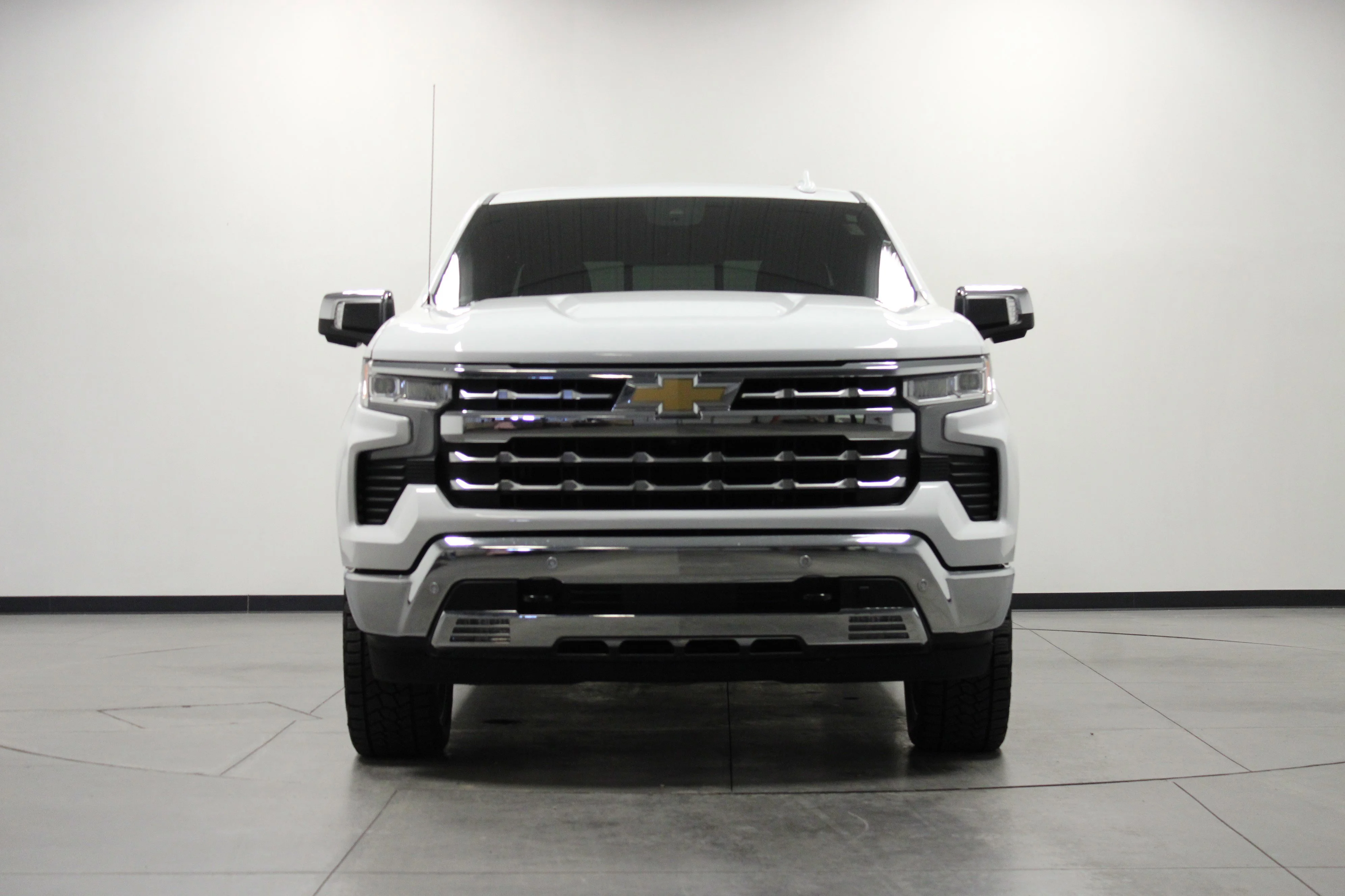 Used 2022 Summit White Chevrolet LTZ image 9