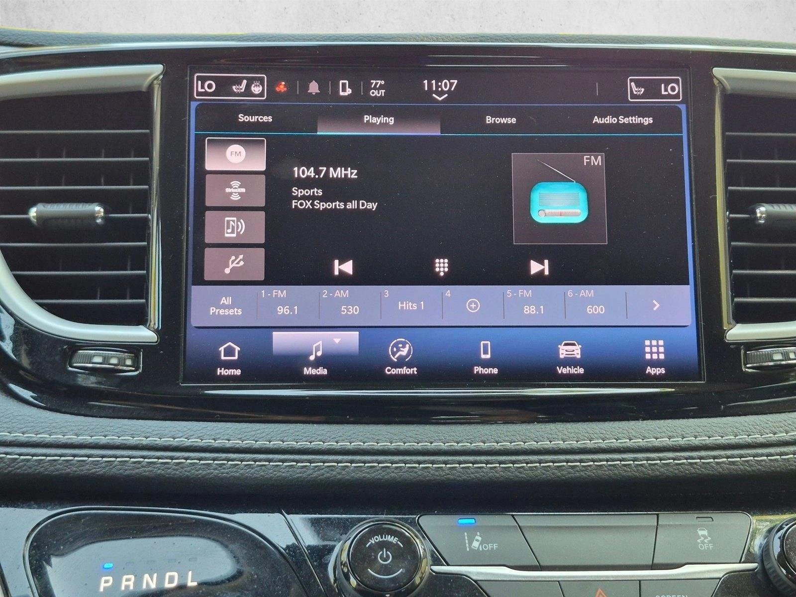 Used 2022 Brilliant Black Crystal Pearlcoat Chrysler Hybrid Touring L image 13