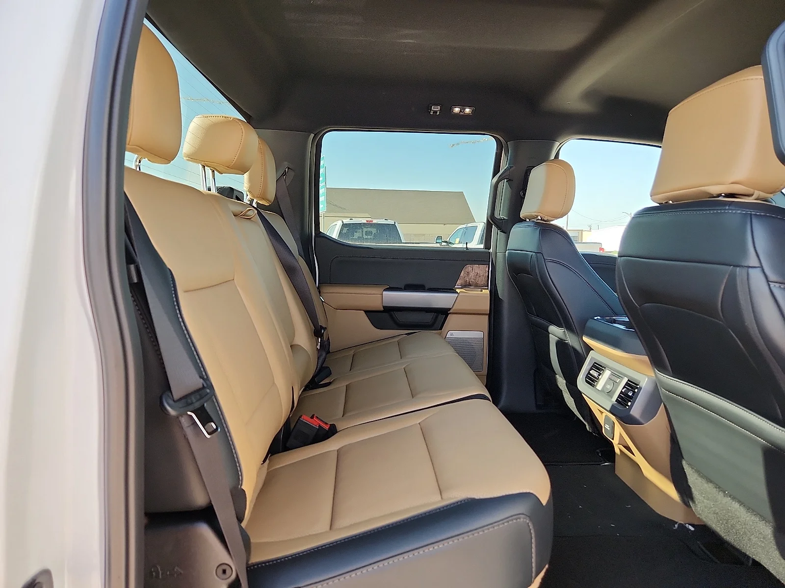 New 2026 Oxford White Ford Lariat image 19