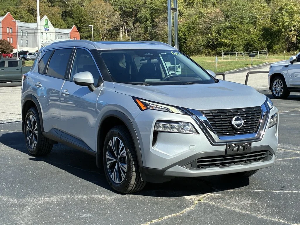 Used 2023 Silver Nissan SV image 4