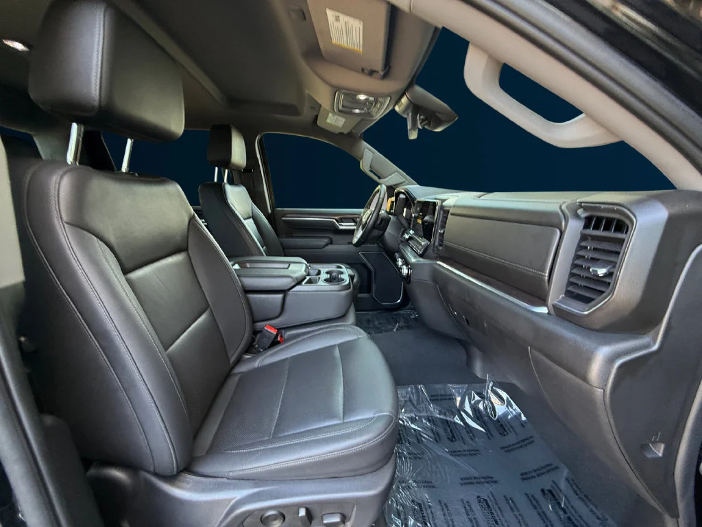 Used 2025 Black GMC SLT image 17