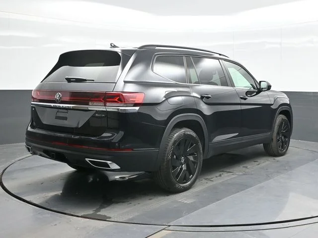 New 2026 Black Volkswagen 2.0T SE w/Technology image 9