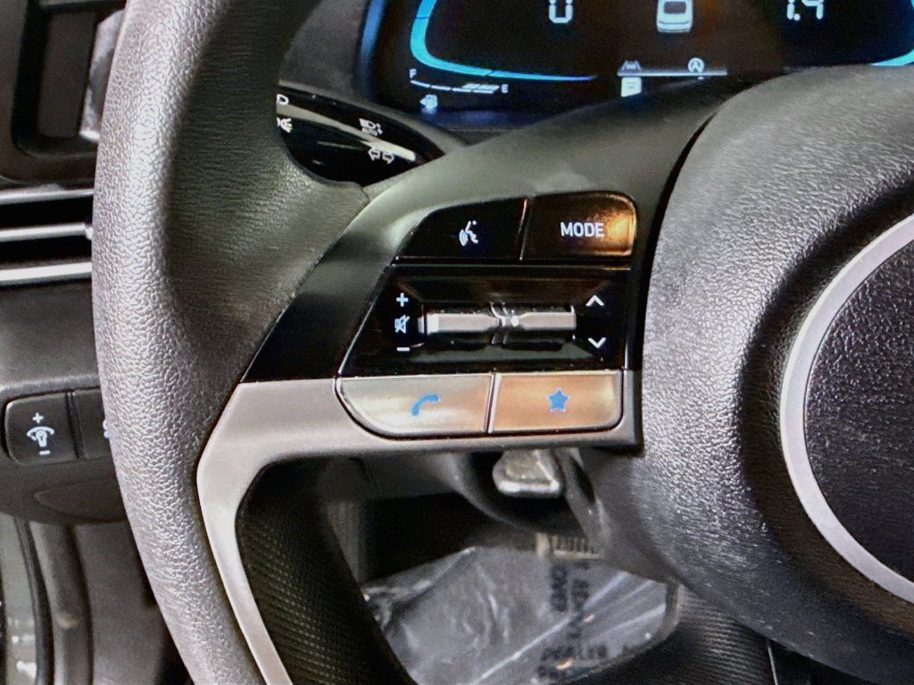 Used 2025 Amazon Gray Hyundai SE image 10