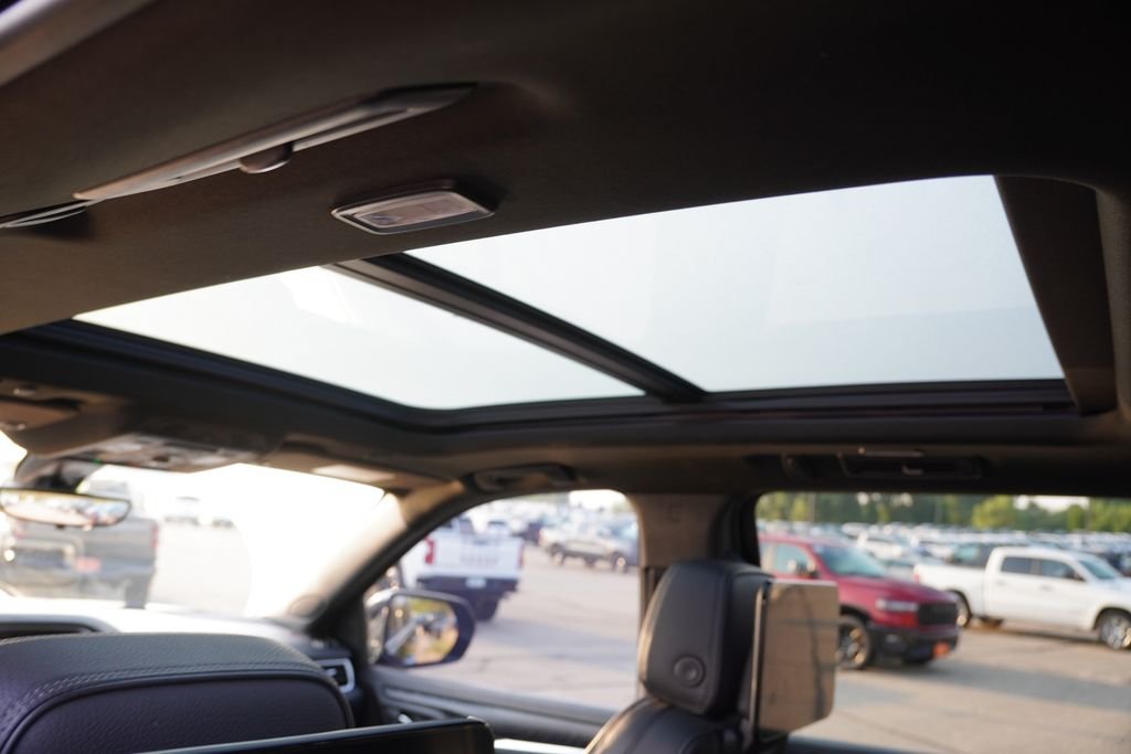Used 2022 Onyx Black GMC Denali image 5