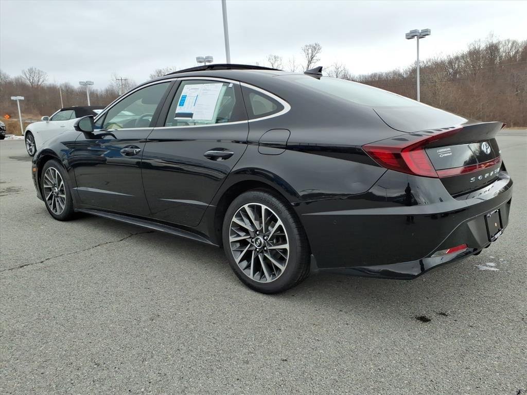 Used 2021 Phantom Black Hyundai Limited image 3