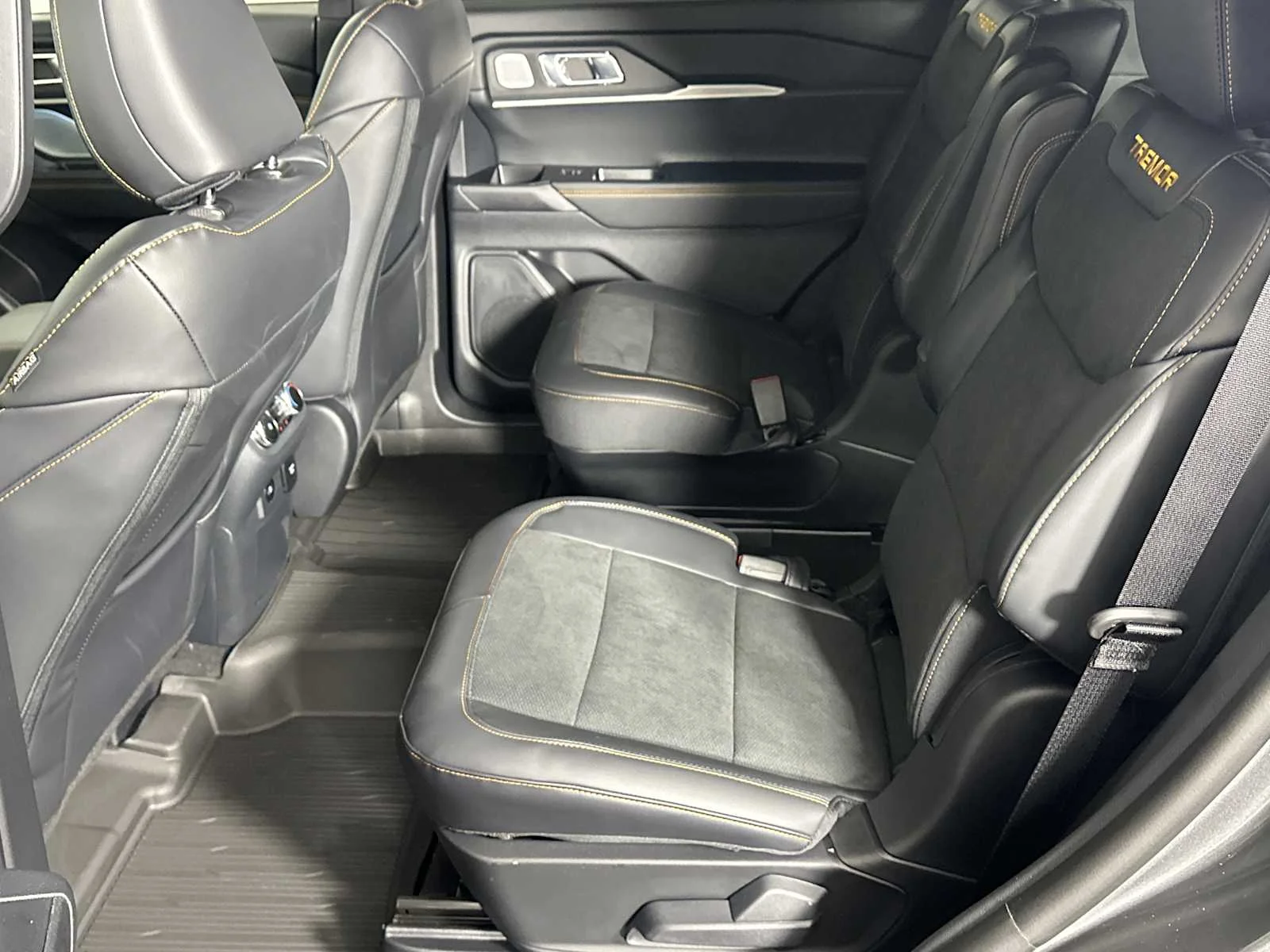 New 2026 Carbonized Gray Metallic Ford Tremor image 22