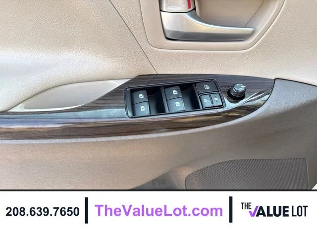 Used 2017 White Toyota XLE Premium image 25