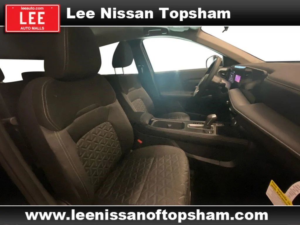 Used 2025 Super Black Nissan SV image 16