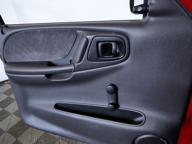 Used 1999  Dodge Base image 19