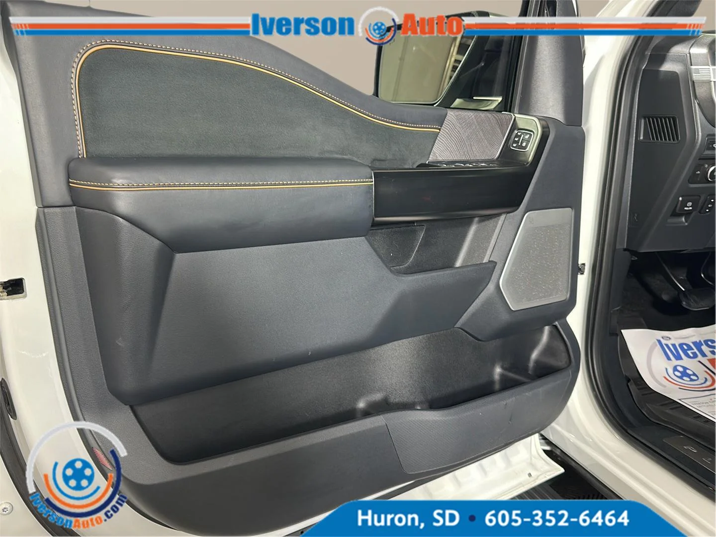 Used 2022 Star White Metallic Tri-Coat Ford Platinum image 13