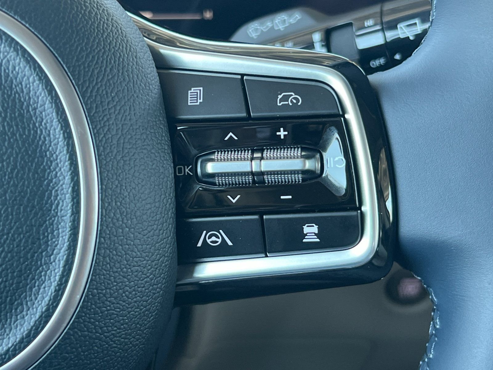 New 2026 Snow White Pearl Kia EX image 34