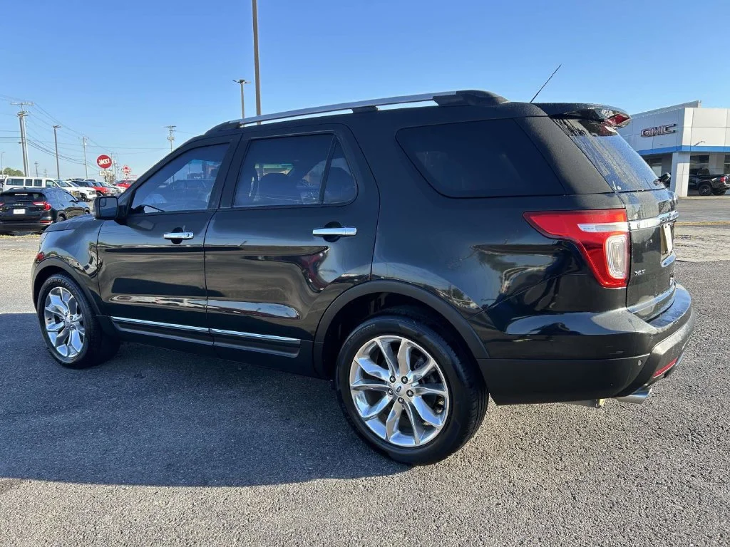 Used 2013 Black Ford XLT image 6