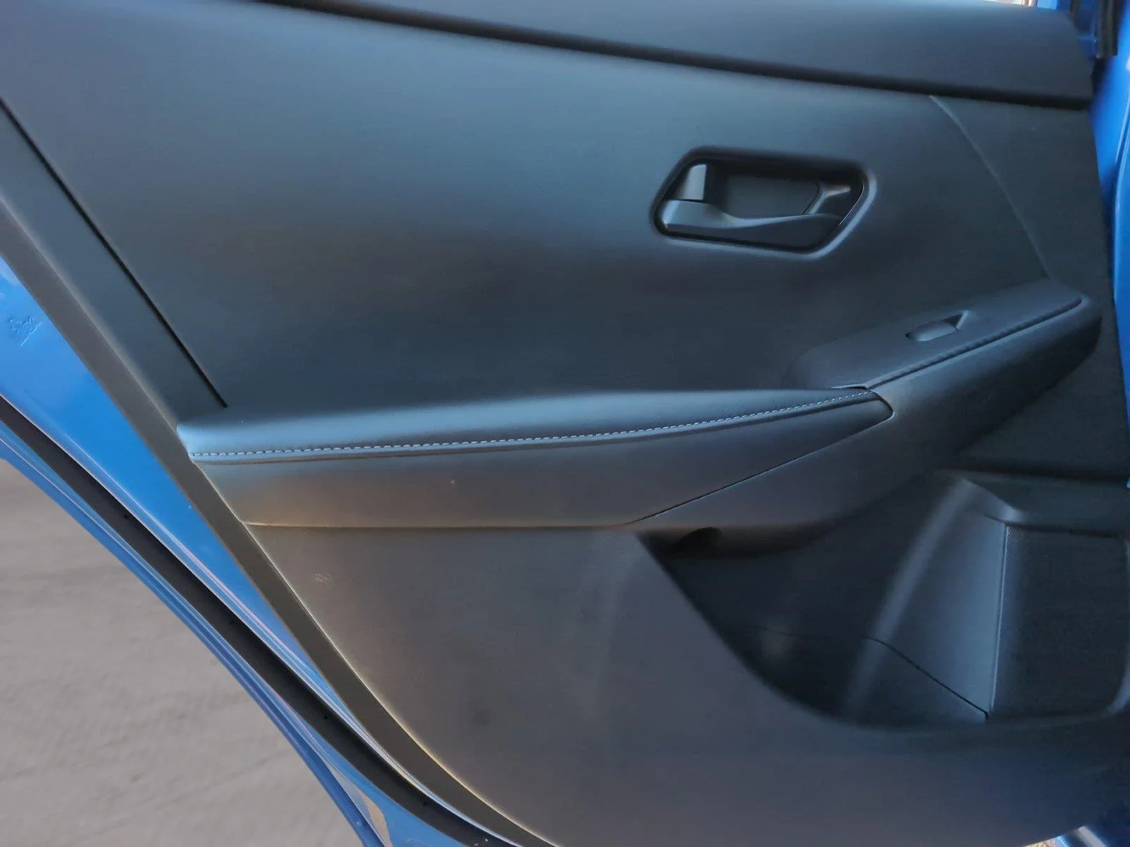 Used 2024 Electric Blue Metallic Nissan SV image 31