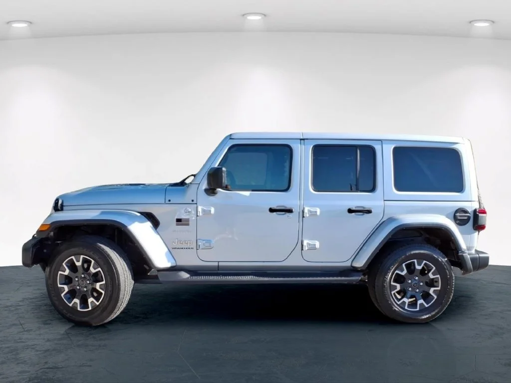 Used 2024 Silver Jeep Sahara image 14
