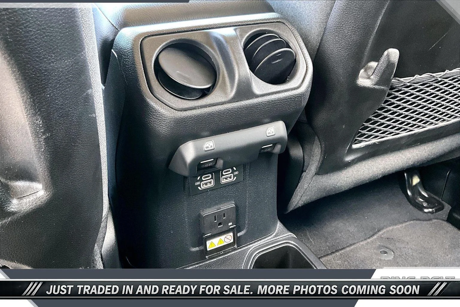 Used 2025 White Jeep 4-Door Rubicon 4x4 image 25