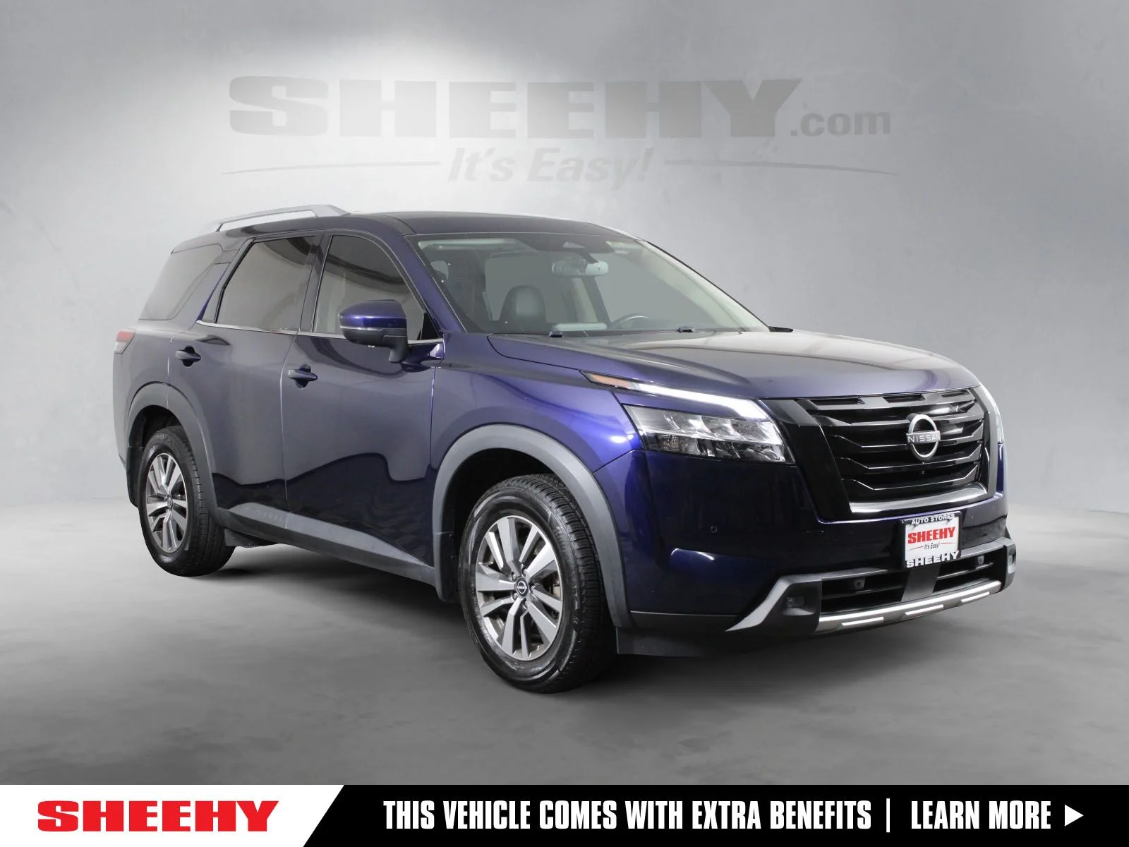 Used 2022 Blue Nissan SL image 1