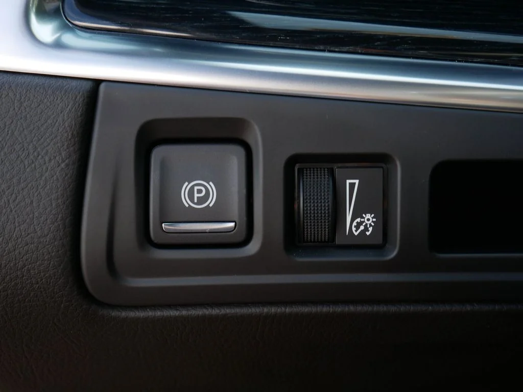 Used 2025 Green Cadillac Premium Luxury image 17