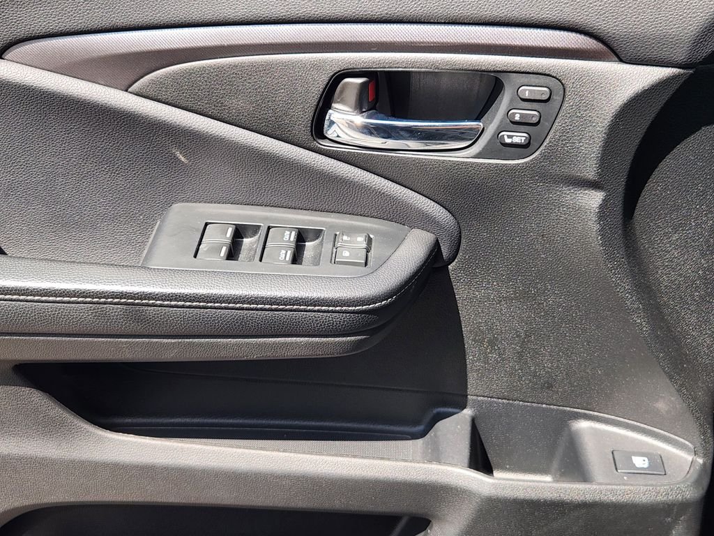 Used 2023  Honda RTL image 23