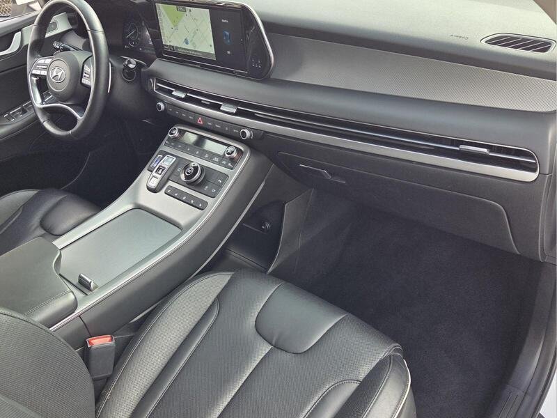 Used 2023 White HYUNDAI SEL FWD image 18