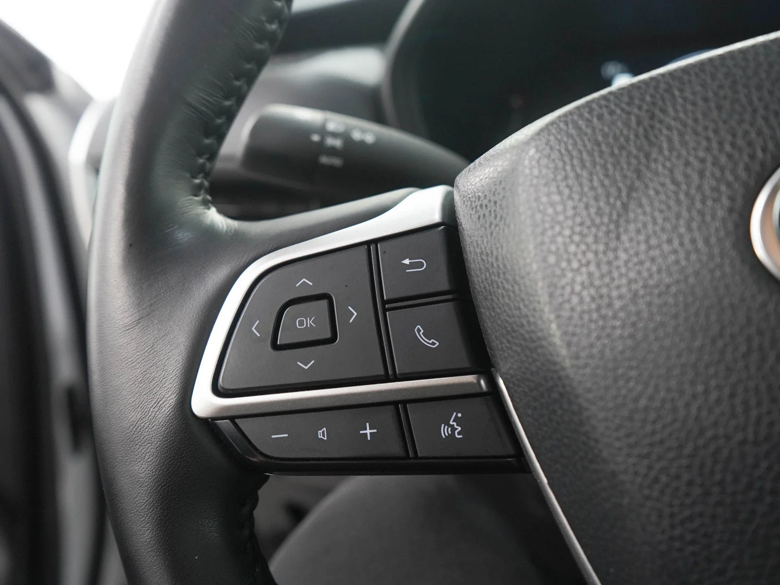 Used 2025  Toyota XLE image 26