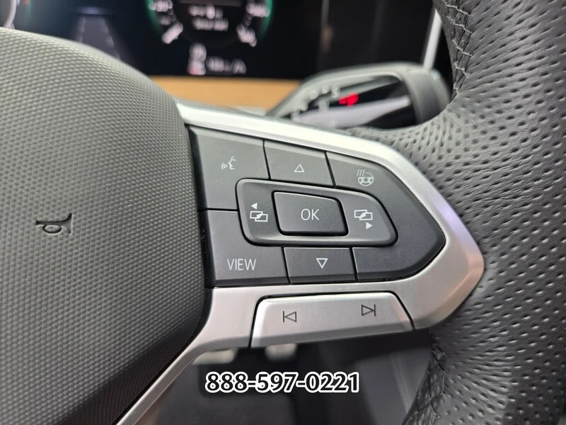 Used 2025 WHITE Volkswagen 2.0T SEL R-LINE image 26