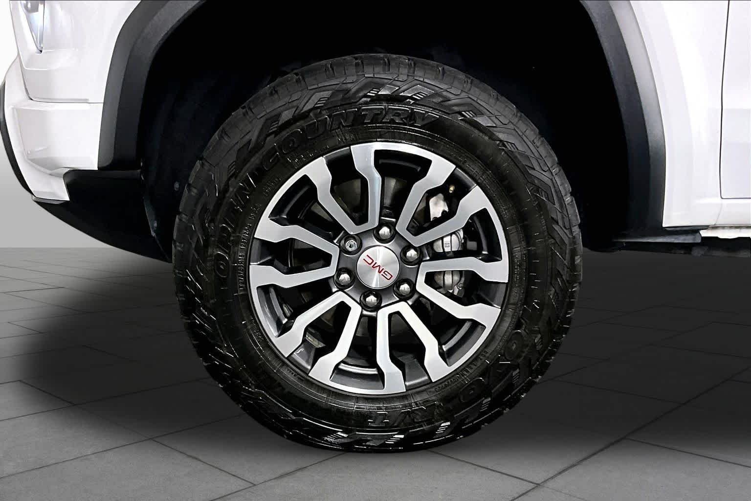 Used 2024 Summit White GMC 2WD Elevation image 18
