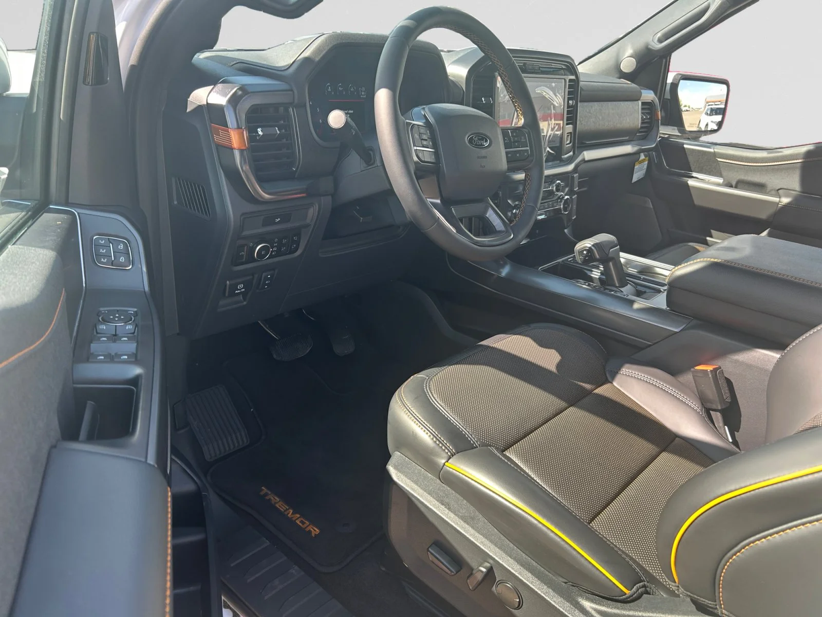 New 2026 Oxford White Ford Tremor image 13