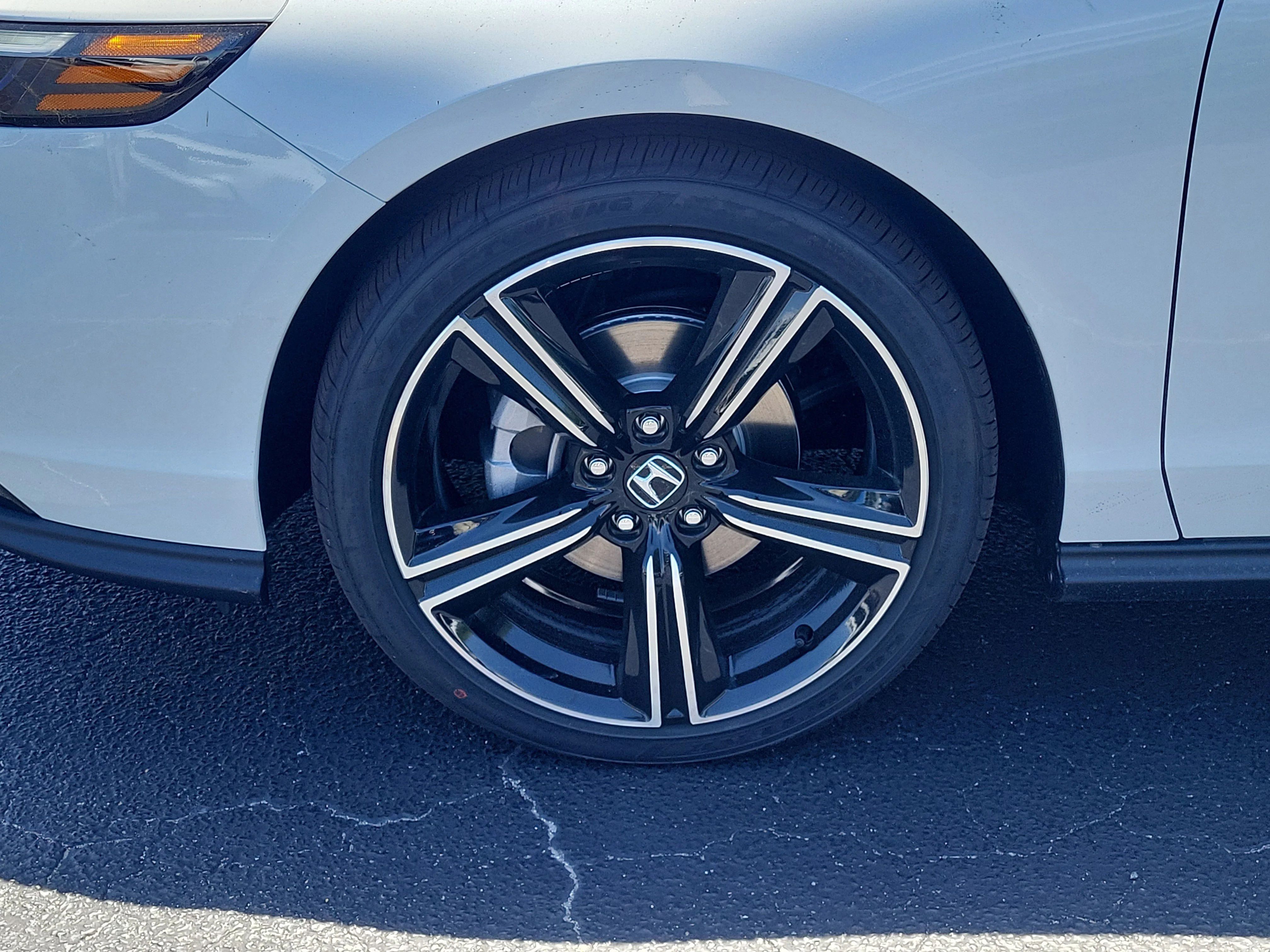 New 2026 Platinum White Pearl Honda SE image 3