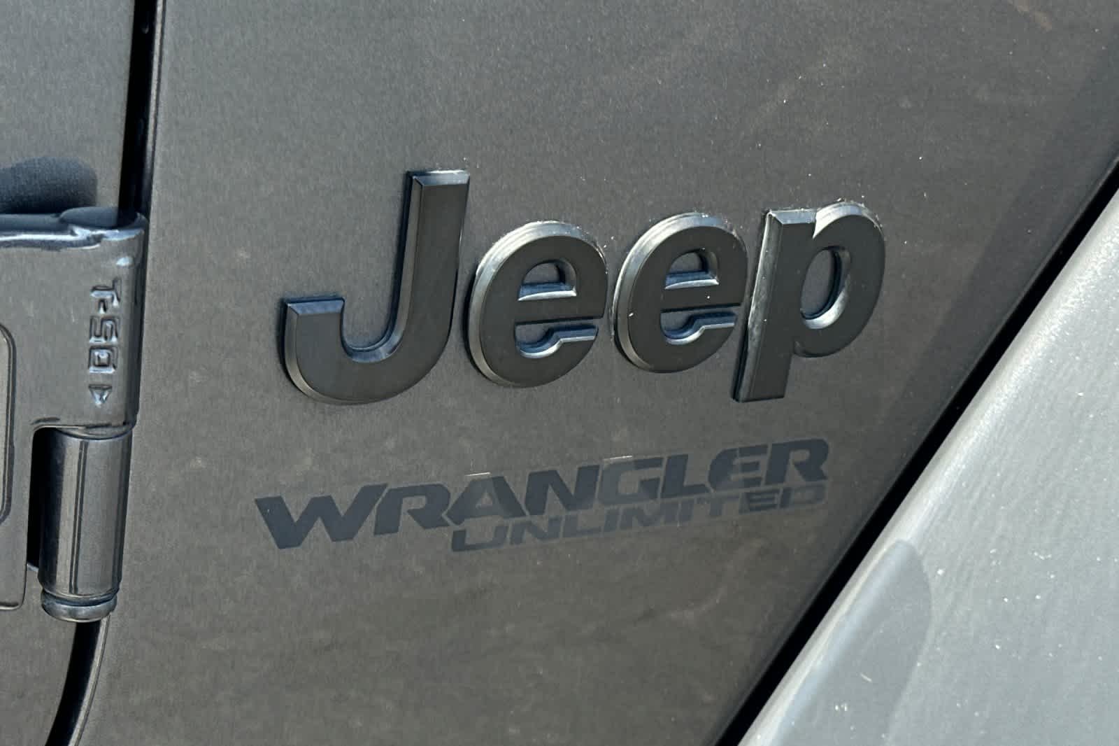 Used 2020 Granite Crystal Metallic Clearcoat Jeep Willys image 32