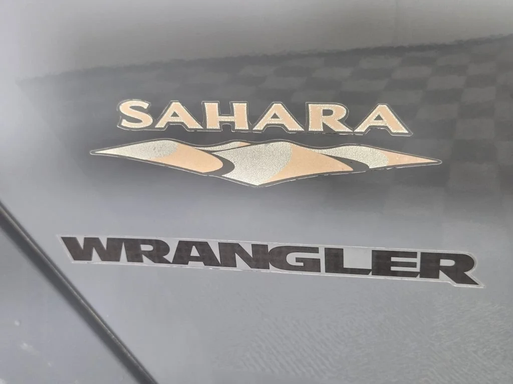 Used 2015 Anvil Clearcoat Jeep Sahara image 8