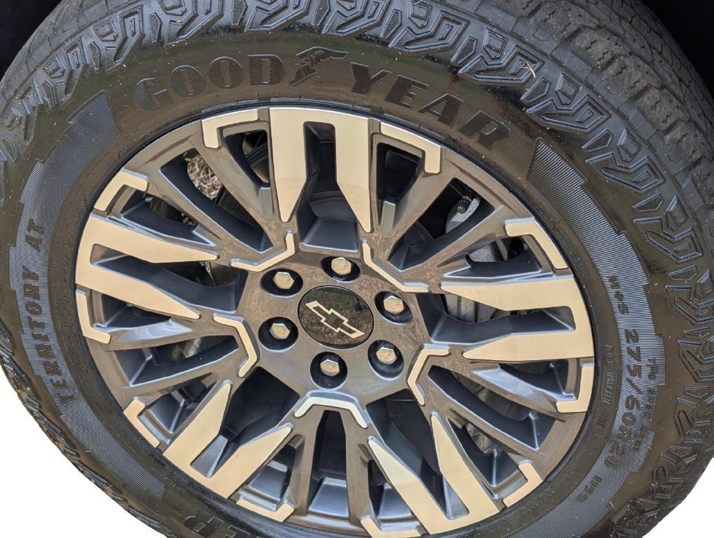 Used 2025 Black Chevrolet Z71 image 9
