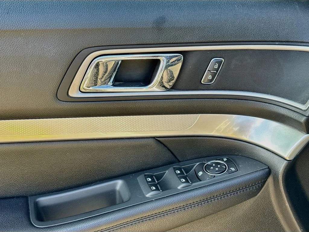 Used 2017 Silver Ford XLT image 20