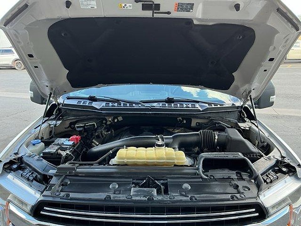 Used 2019 Silver Ford LARIAT image 19