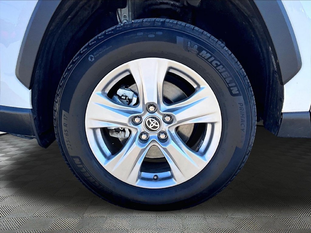 Used 2025 White Toyota XLE image 7