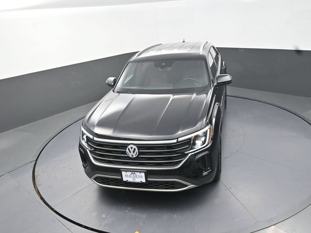 Used 2026  Volkswagen SE w/Technology image 16
