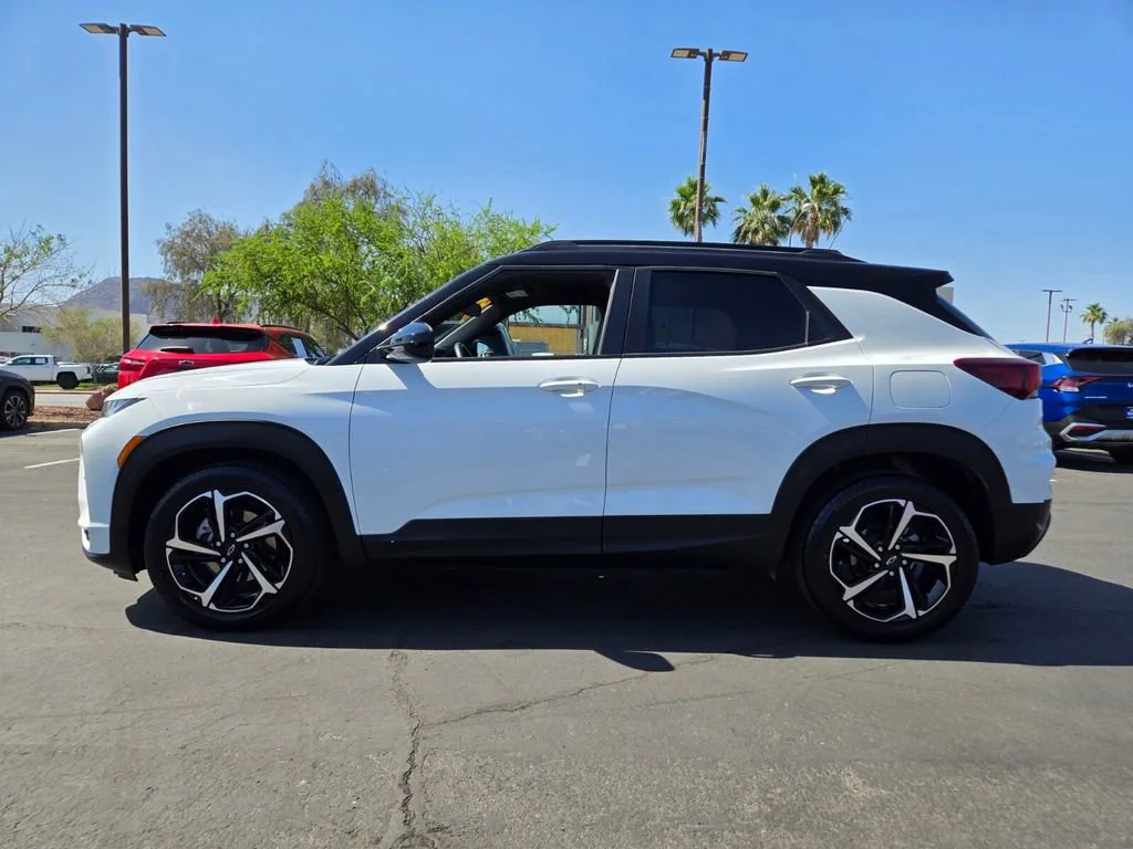 Used 2021 SUMMIT WHITE Chevrolet RS image 3