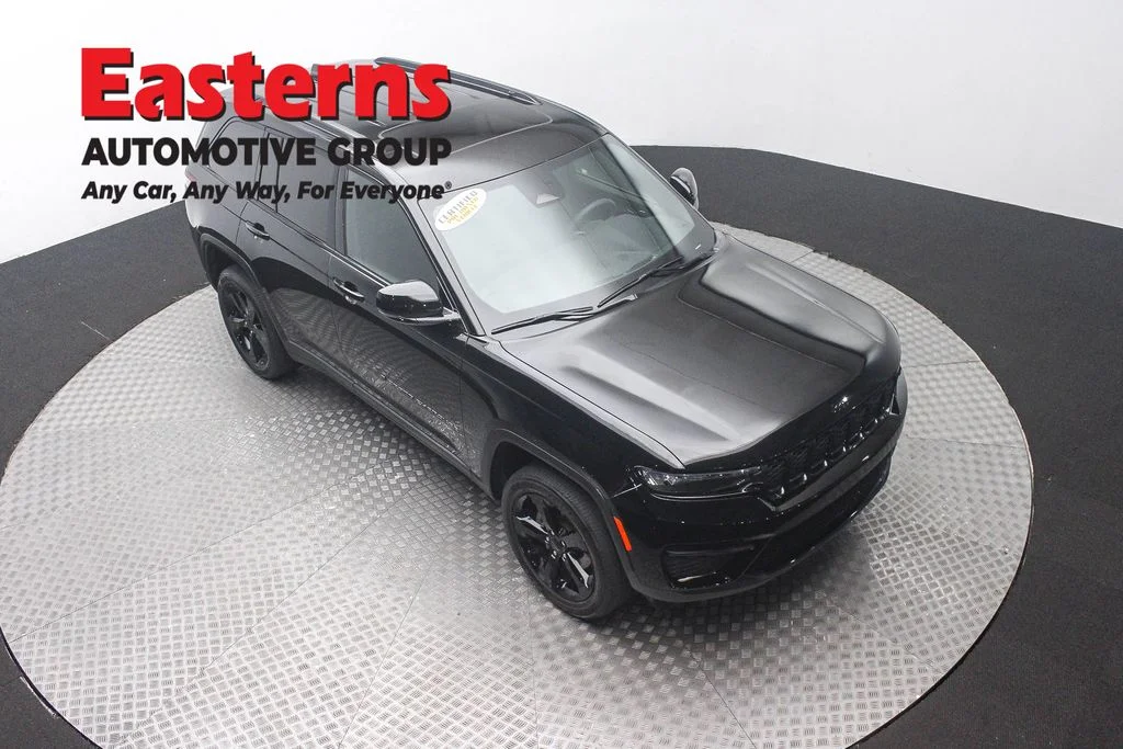 Used 2024 Black Jeep Altitude image 3