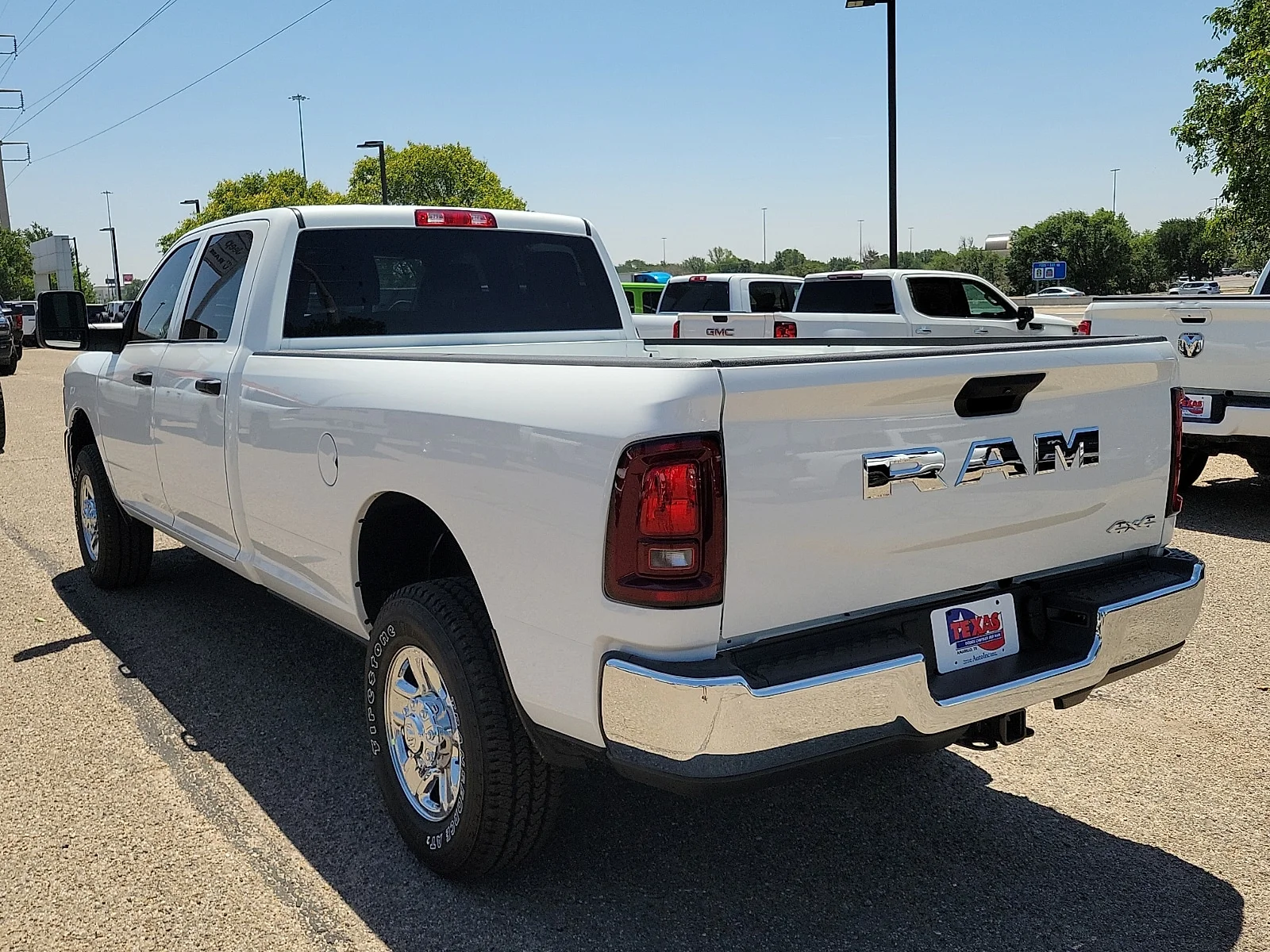 New 2026 PW7 Bright Whit Ram TRADESMAN CREW CAB 4X4 8