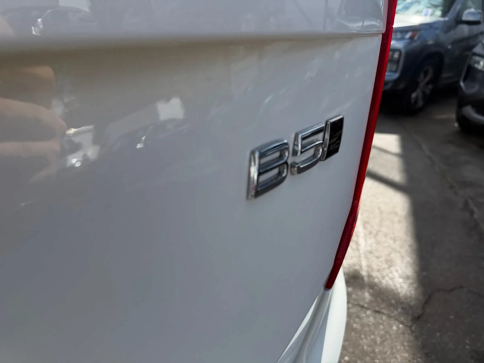 Used 2025 Crystal White Metallic Volvo Core image 23