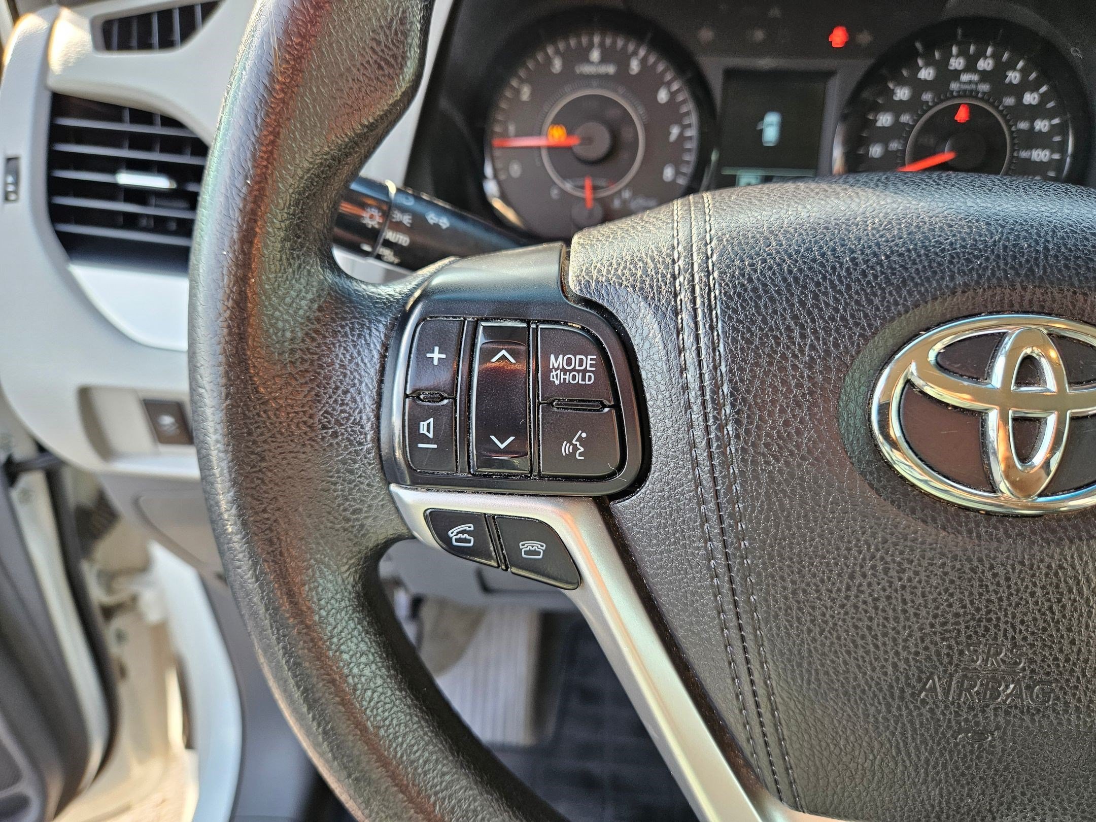 Used 2015 Super White Toyota LE AAS image 27