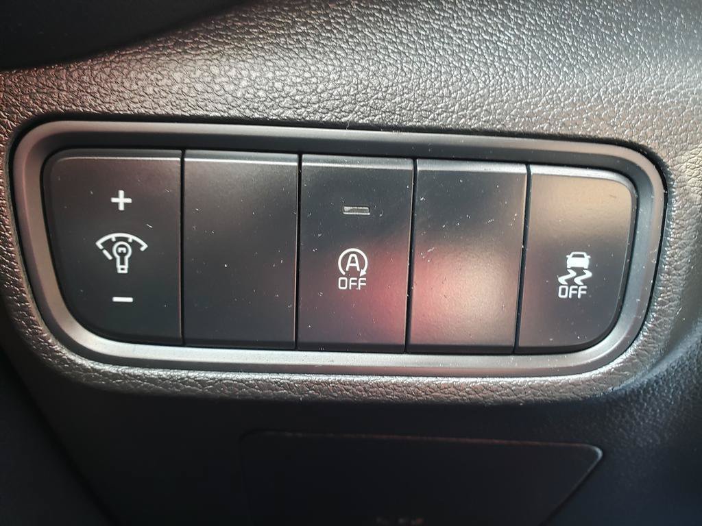 Used 2022 Inferno Red Kia LX image 20