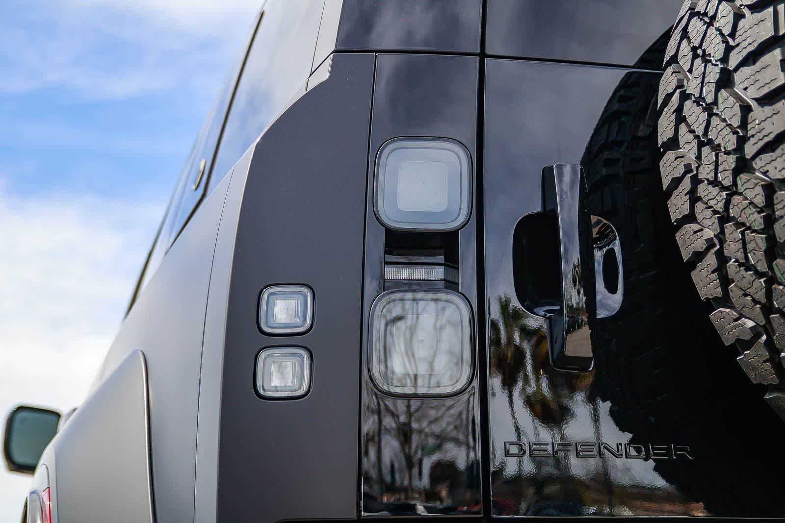 New 2026 Narvik Black Land Rover OCTA Black image 7