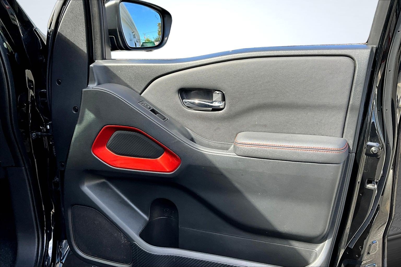 Used 2022 Black Nissan PRO-4X image 25