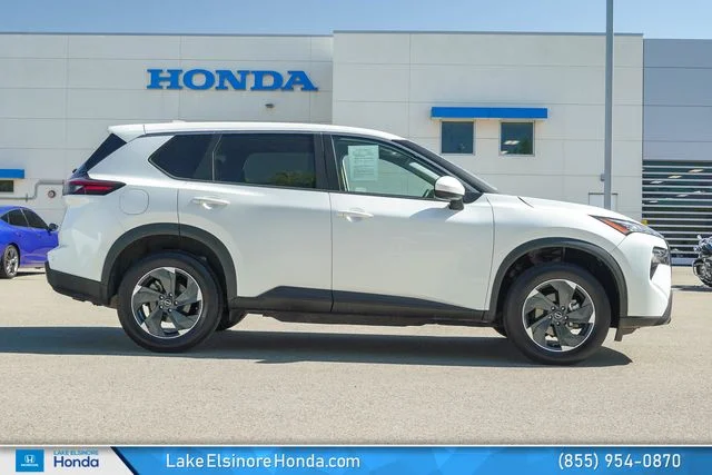 Used 2024 White Pearl Nissan SV image 6