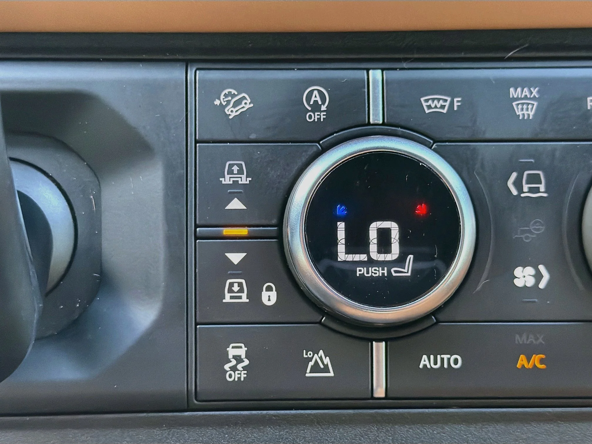 Used 2024 Santorini Black Metallic Land Rover V8 image 30