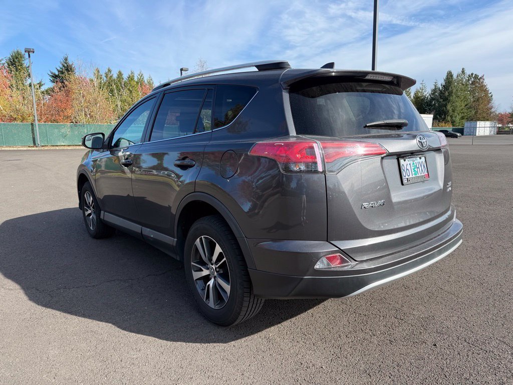 Used 2016 Magnetic Gray Metallic Toyota XLE image 5